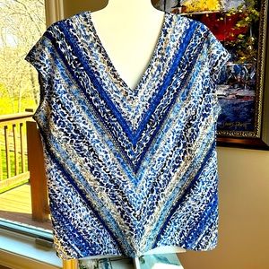 Dana Buchman Sleeveless Top Size Medium Blue/White